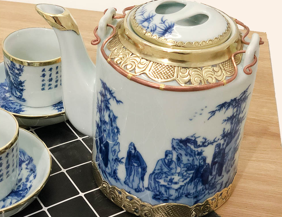 Bộ ấm tích Bát Tràng bọc đồng men lam Trúc Lâm Thất Hiền 1,5 lít.png